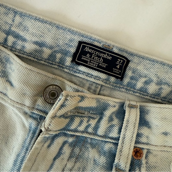 Abercrombie & Fitch Light Wash Jean Shorts - Picture 2 of 5